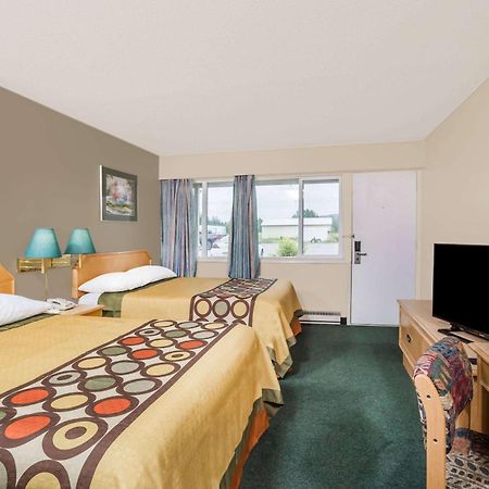 Hotel Super 8 By Wyndham Quesnel Bc Esterno foto