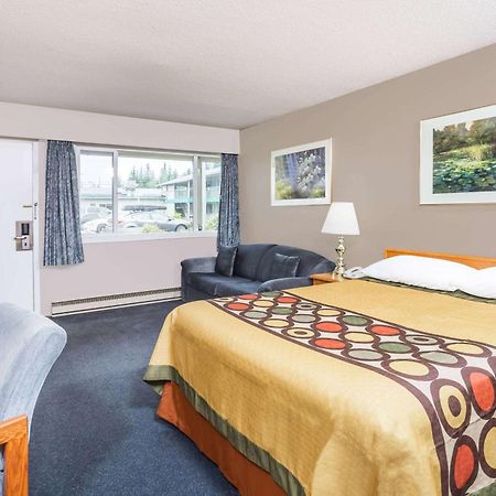Hotel Super 8 By Wyndham Quesnel Bc Esterno foto