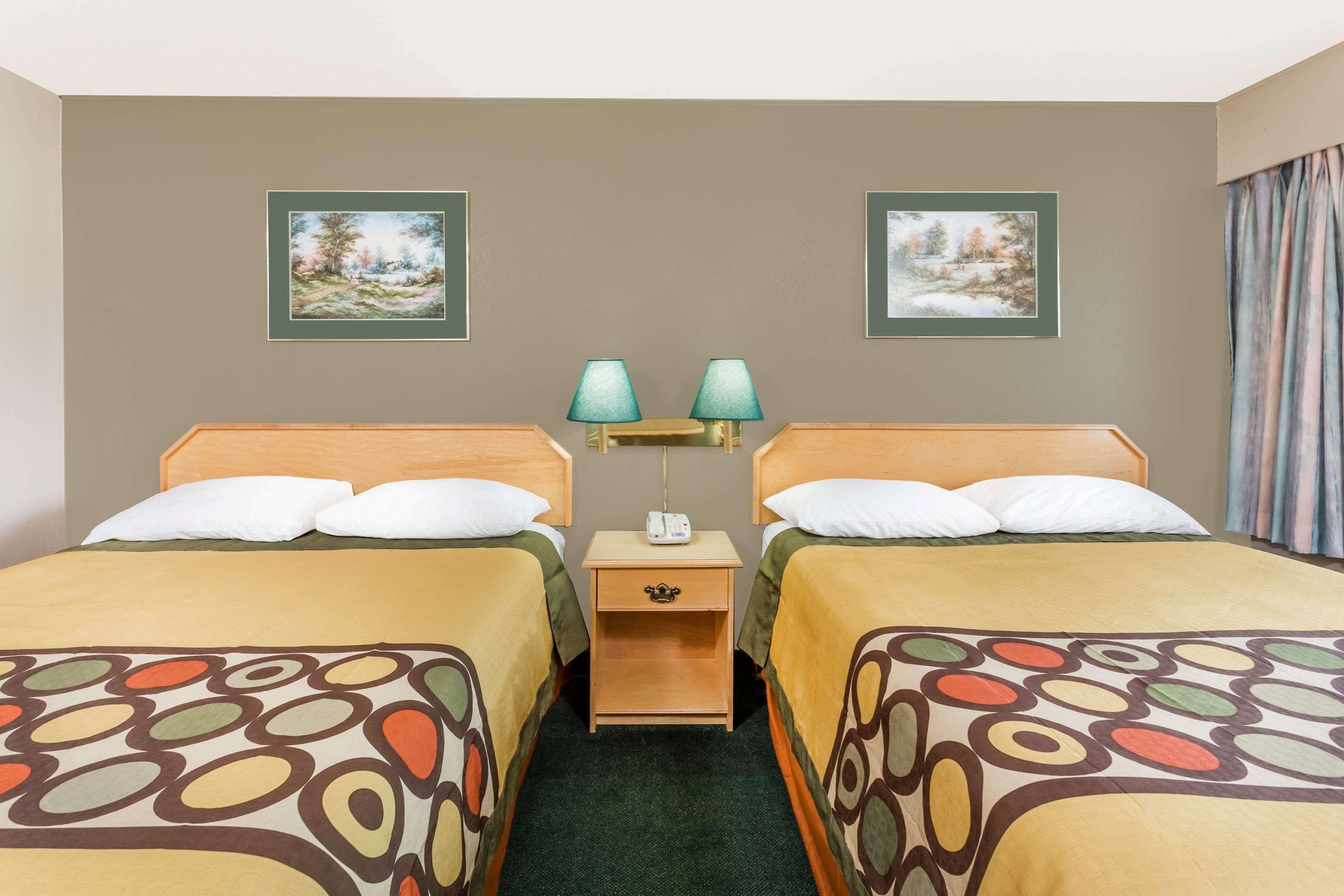 Hotel Super 8 By Wyndham Quesnel Bc Esterno foto