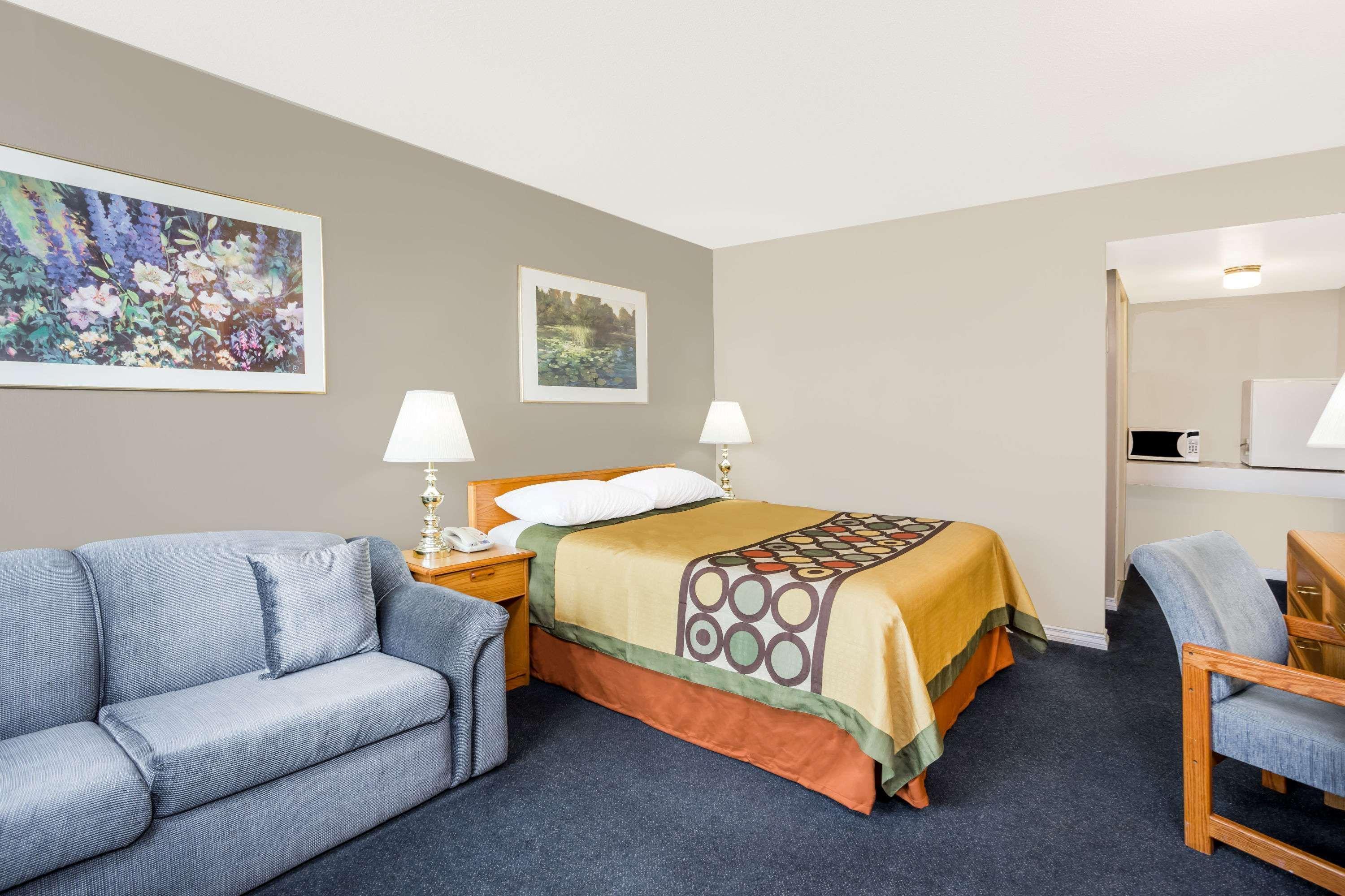 Hotel Super 8 By Wyndham Quesnel Bc Esterno foto