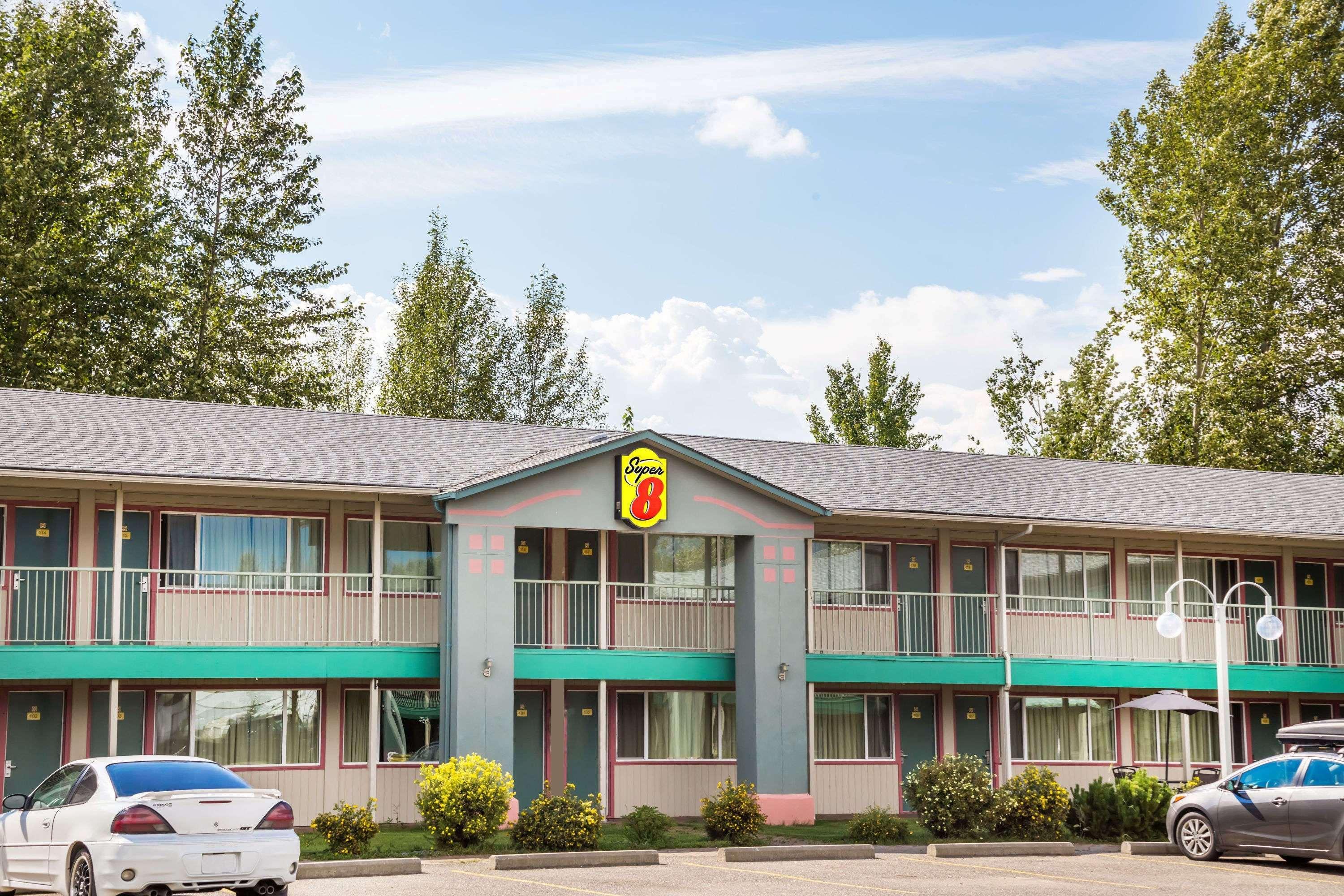 Hotel Super 8 By Wyndham Quesnel Bc Esterno foto