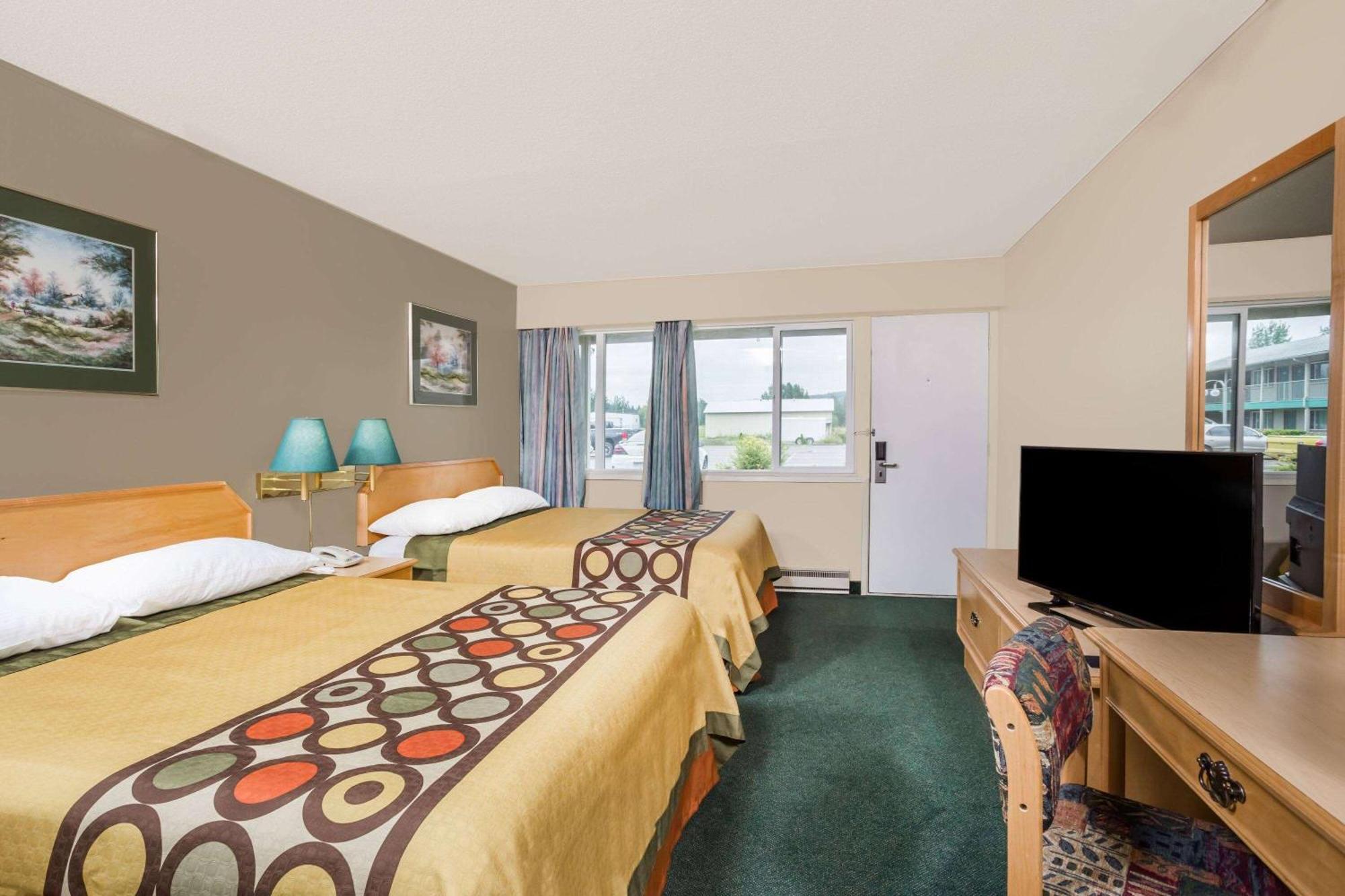 Hotel Super 8 By Wyndham Quesnel Bc Esterno foto