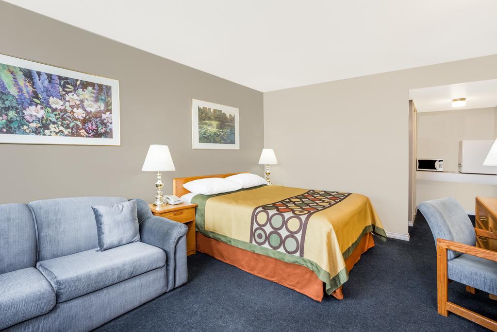 Hotel Super 8 By Wyndham Quesnel Bc Esterno foto